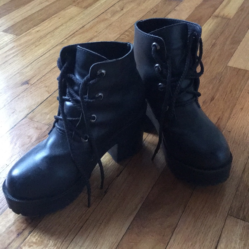 Shoes - Picture 2 of 3